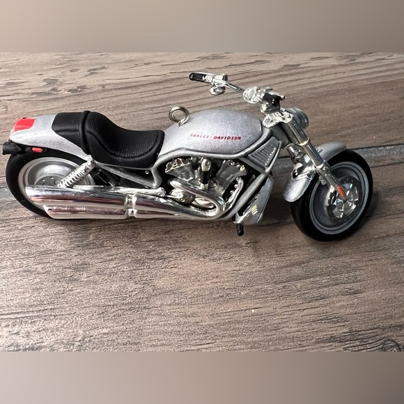 Hallmark 2004 NEW 6th Harley Davidson Milestone Series Christmas Ornament - Picture 5 of 9